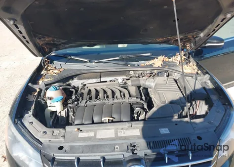 2013 Volkswagen Passat 3.6L V6 Sel Premium z USA, uszkodzony, nr VIN 1VWCM7A31DC012002